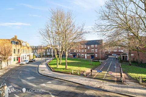1 bedroom flat for sale, Barbauld Road, London, N16