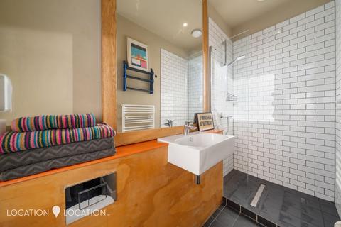 1 bedroom flat for sale, Barbauld Road, London, N16