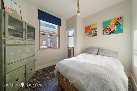 1 bedroom flat for sale, Barbauld Road, London, N16