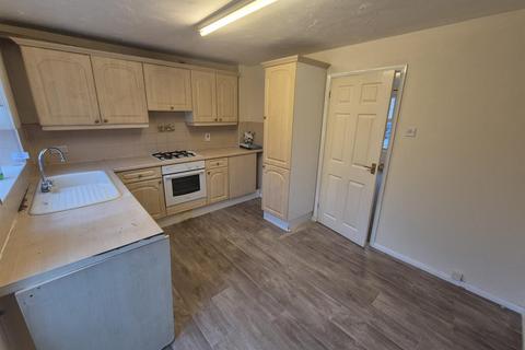 2 bedroom semi-detached house to rent, Muncaster Gardens, Northampton NN4