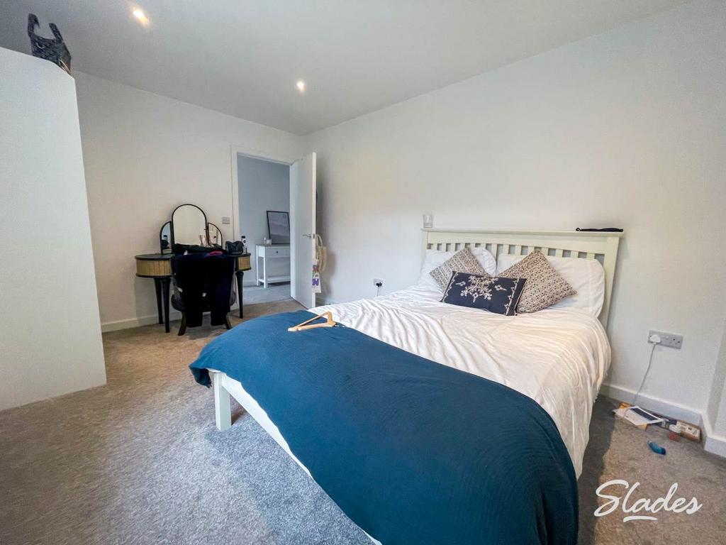 Bedroom 1 (2)