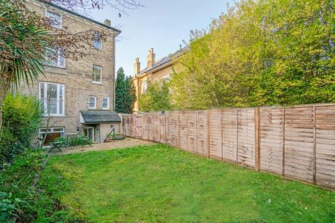 2 bedroom apartment for sale, Hampton Road, Teddington, TW11