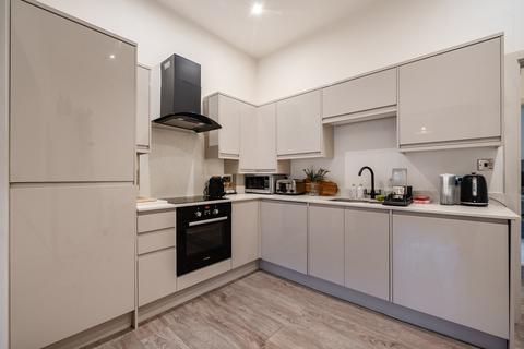 2 bedroom apartment for sale, Catesby Street, London