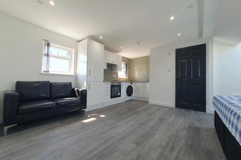 1 bedroom flat to rent, Clifton Street, Adamsdown, Cardiff, CF24