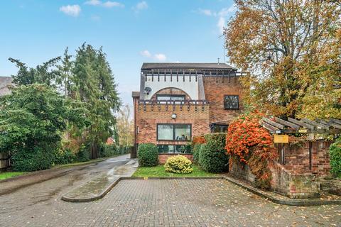 3 bedroom apartment for sale, Welcote Drive, Northwood, Middlesex