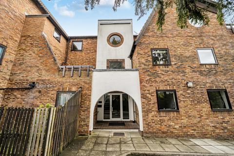 Welcote Drive, Northwood, Middlesex