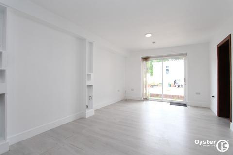 Studio to rent, Landseer Close, Edgware, HA8