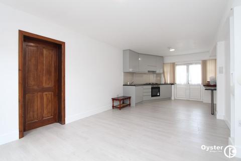 Studio to rent, Landseer Close, Edgware, HA8