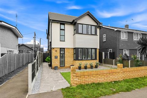 4 bedroom detached house for sale - San Remo Road, Canvey Island SS8