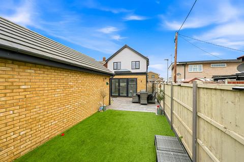 4 bedroom detached house for sale, San Remo Road, Canvey Island SS8