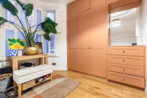 2 bedroom flat for sale, Allardyce Street, London SW4