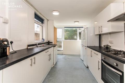 5 bedroom terraced house to rent, Totland Road, Brighton