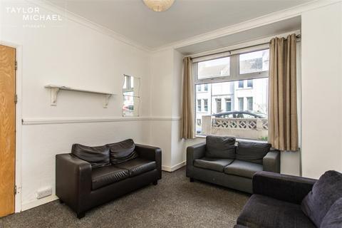5 bedroom terraced house to rent, Totland Road, Brighton