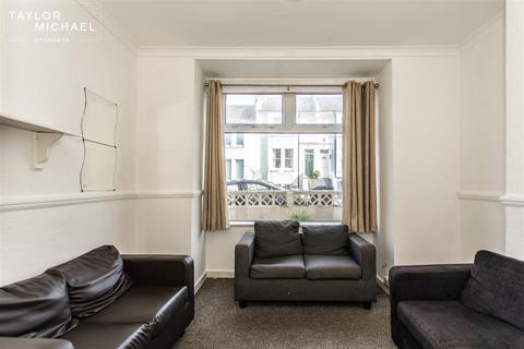 5 bedroom terraced house to rent, Totland Road, Brighton