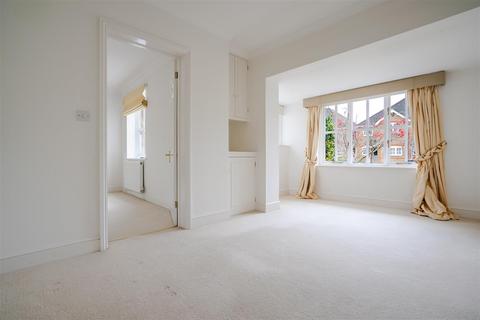 3 bedroom end of terrace house to rent, Guards Court, Sunningdale