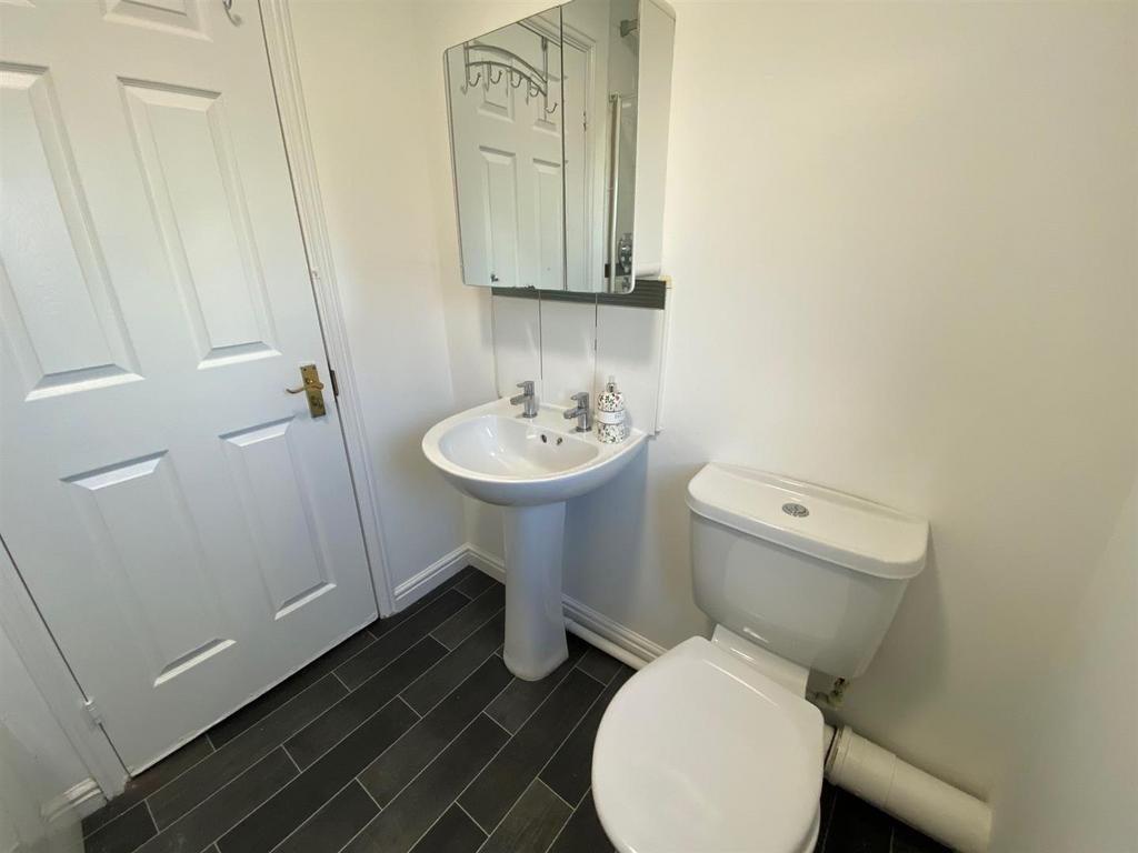 BATHROOM 1.jpg