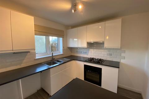 3 bedroom mews to rent, Baton Drive, Lindley