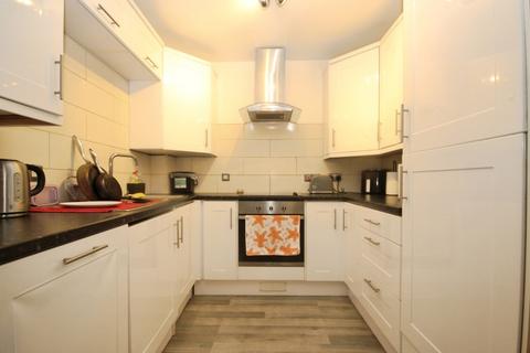 2 bedroom maisonette to rent, Stanford Road, London, SW16