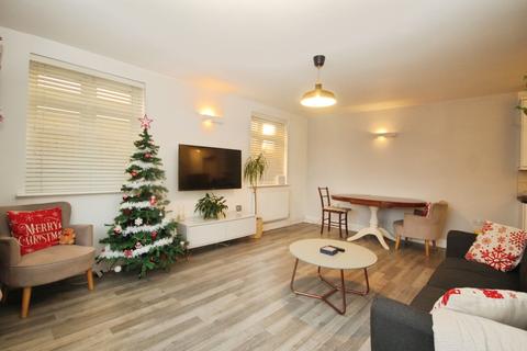 2 bedroom maisonette to rent, Stanford Road, London, SW16