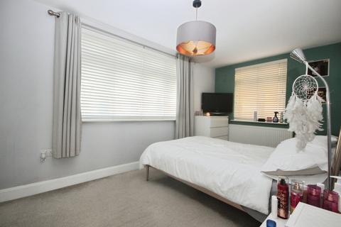 2 bedroom maisonette to rent, Stanford Road, London, SW16