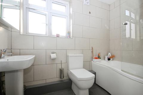 2 bedroom maisonette to rent, Stanford Road, London, SW16