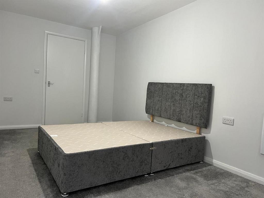 Bedroom. ..jpg