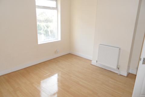 2 bedroom house to rent, Hartley Road, Luton, Bedfordshire, LU2