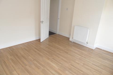 2 bedroom house to rent, Hartley Road, Luton, Bedfordshire, LU2