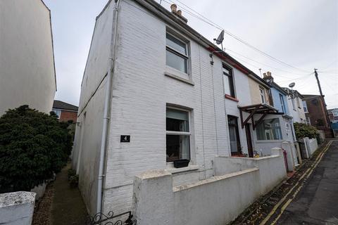 2 bedroom semi-detached house to rent, Bank Gardens, Ryde