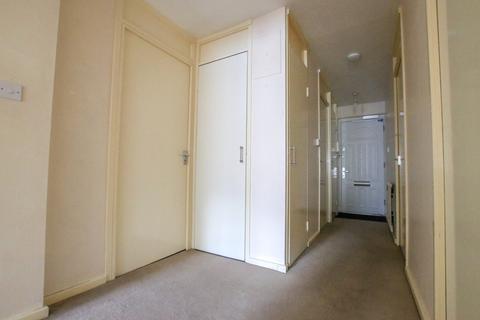 2 bedroom flat to rent, Regal Crescent, Wallington, SM6