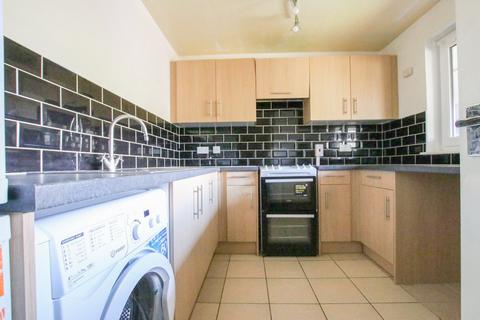 2 bedroom flat to rent, Regal Crescent, Wallington, SM6