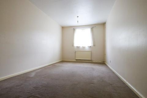 2 bedroom flat to rent, Regal Crescent, Wallington, SM6