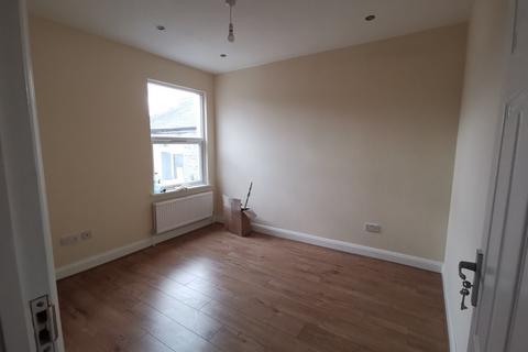 2 bedroom flat to rent, Frome Road, London N22