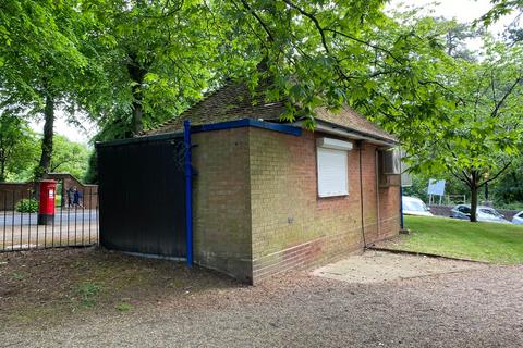 Retail property (high street) to rent, 20 Avenue Rd Malvern WR14 3AG