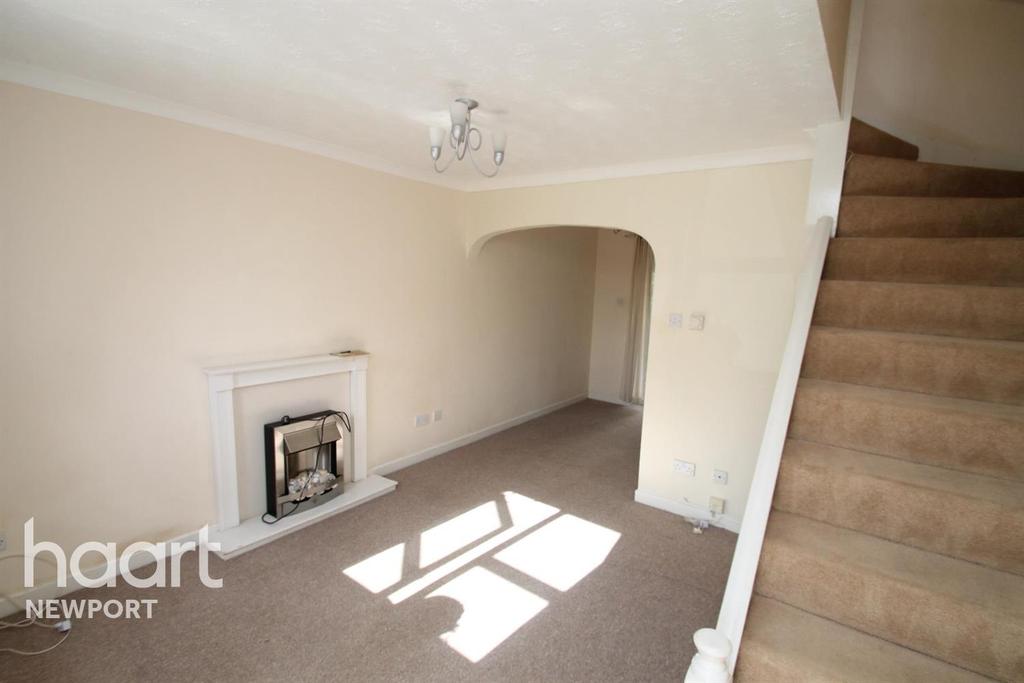 Waterloo Court, Griffithstown 2 bed end of terrace house to rent £625