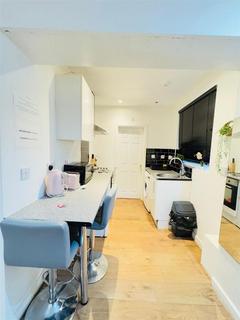 Studio to rent, 160 Commercial Road, London