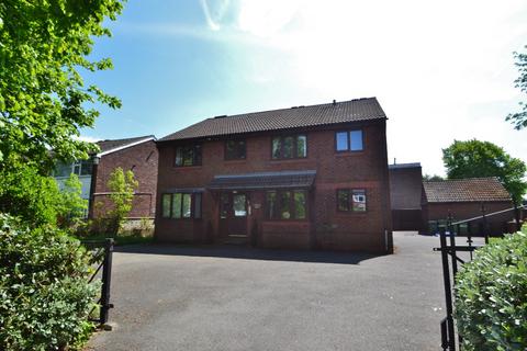 1 bedroom flat to rent, Chandos Court, 77 North Park Avenue, Leeds LS8