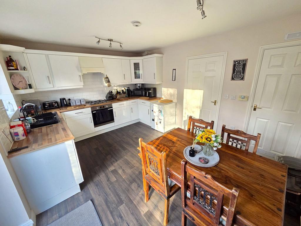 Dining kitchen