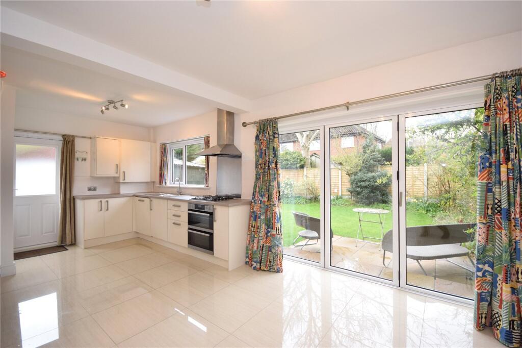 Call us to view this 3 bedroom on Temple Close, S