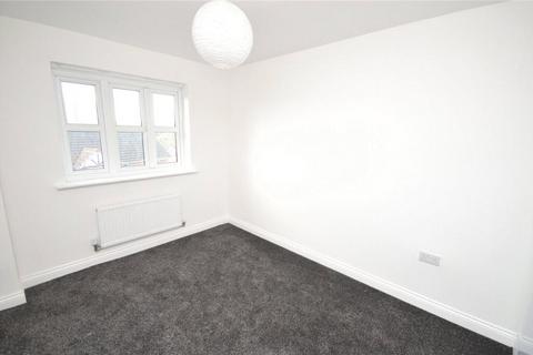 3 bedroom semi-detached house to rent, Temple Close, London, SE28