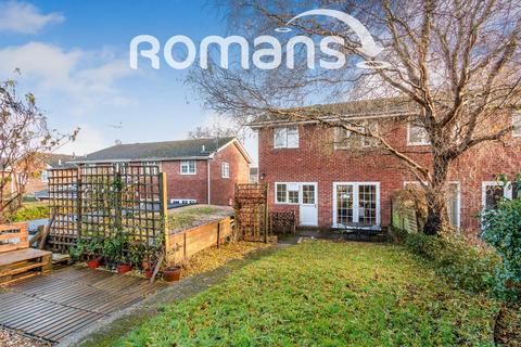 3 bedroom semi-detached house to rent, Pilgrims Close, Farnham, GU9