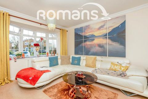 3 bedroom semi-detached house to rent, Pilgrims Close, Farnham, GU9