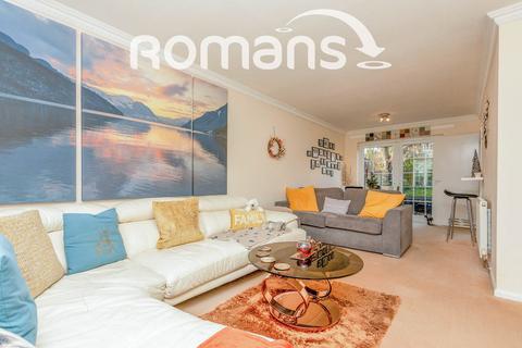 3 bedroom semi-detached house to rent, Pilgrims Close, Farnham, GU9