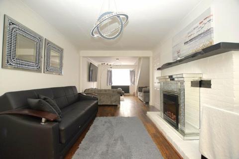4 bedroom semi-detached house for sale, Lorraine Close, Billericay, CM11