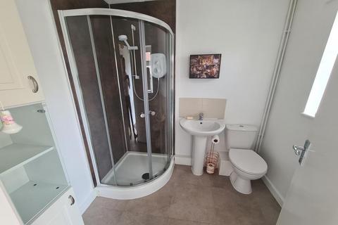1 bedroom flat to rent, Dairy Court, Crewkerne, Somerset, TA18
