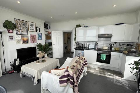 1 bedroom flat to rent, Kings Road, Brighton, East Sussex