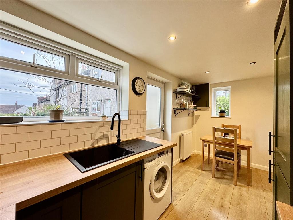 Dining kitchen
