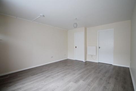 Studio to rent, Caroline Close, West Drayton, UB7