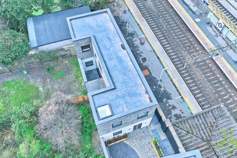4 bedroom detached house to rent, Forest Gate, London E7