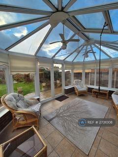 3 bedroom bungalow to rent, Meadfield Road, Langley Sl3, SL3